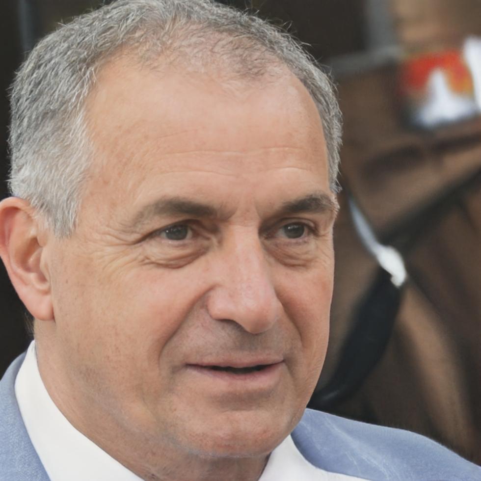 Instructor Roberto Velasco